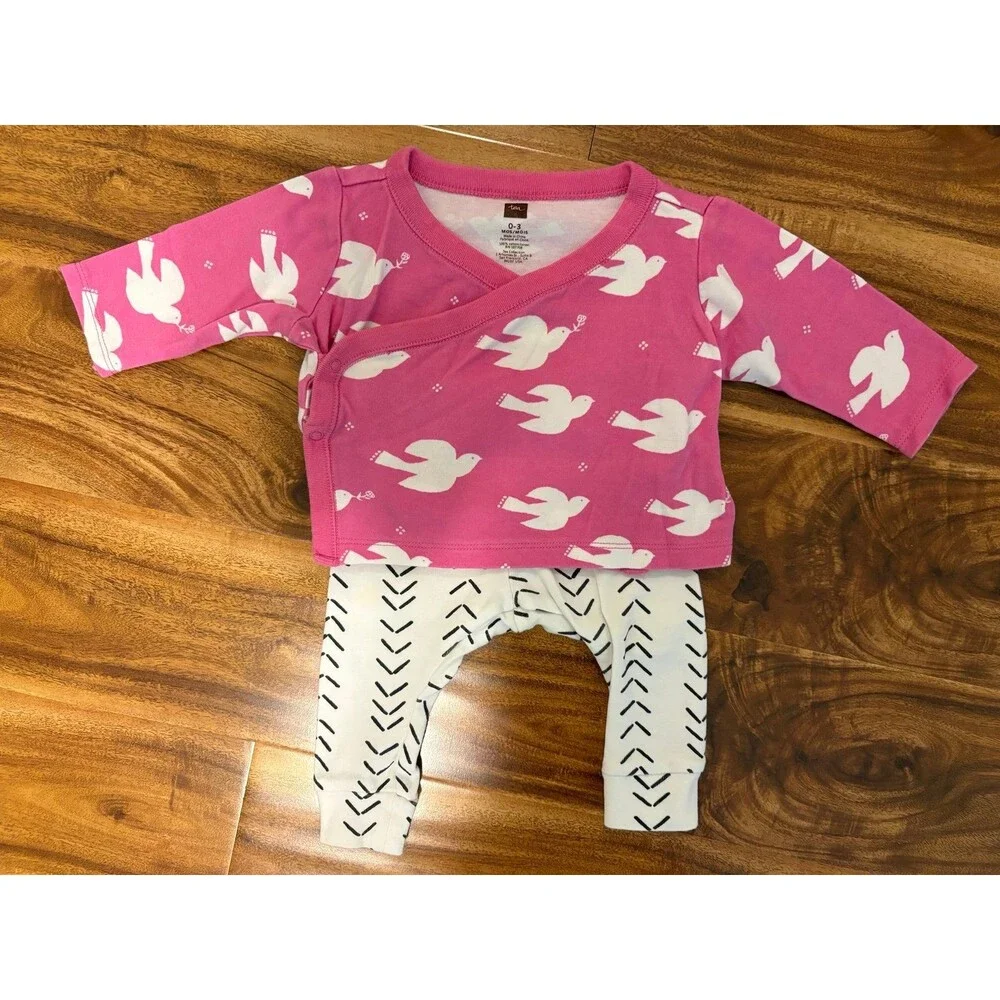 Tea Collection Kimono Set plus Two Bibs, size 0-3 months